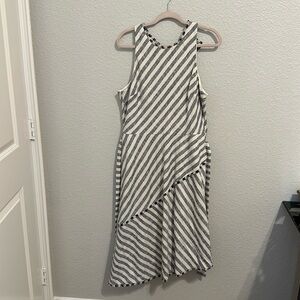 Size 14. Banana Republic dress. Ties in front. Midi.